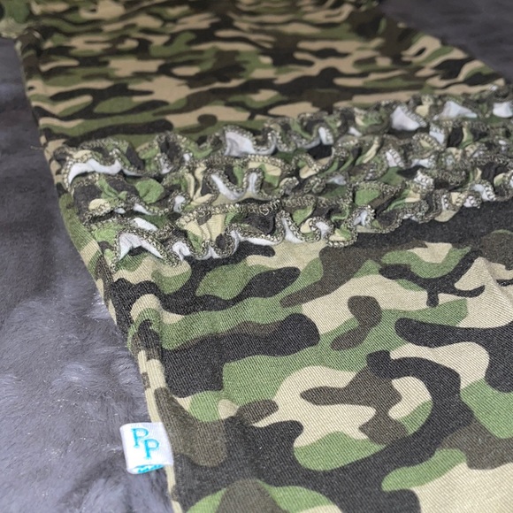 2T EUC Posh Peanut Cadet Camouflage Ruffle Butt Cap Sleeve Romper - Picture 4 of 10